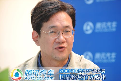 采访《中国汽车报》首席评论员 主任记者秦淑文